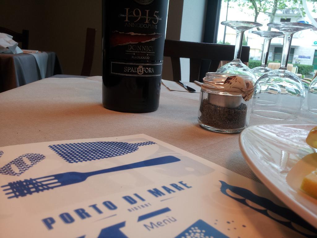 プラーイア・ア・マーレ Porto Di Mare Bed & Breakfast エクステリア 写真